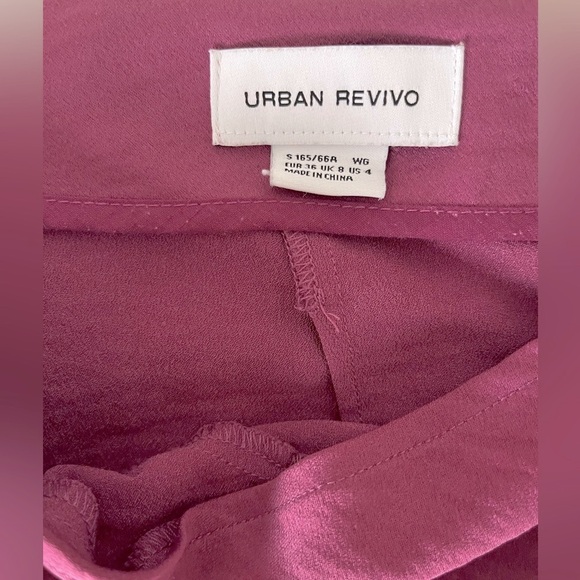 Elegant Pink Skirt - Picture 2 of 5